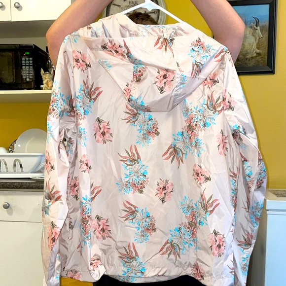 Gorgeous Floral Half Zip Rainwear - Picture 9 of 10